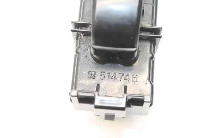 Lexus RX 330 - 350 - 400H (2003 - 2006) 8403048070 Кнопка фаркопа в багажнике — фото 6
