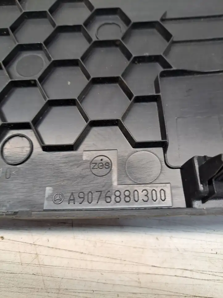 Mercedes-Benz Sprinter W907 W910 (2018 - ) A9076880200 Прочие детали салона — фото 2