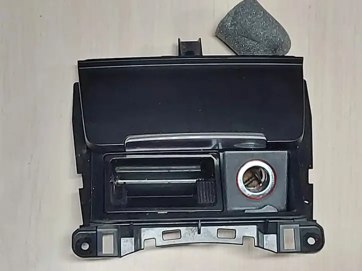Audi Q5 SQ5 (2008 - 2012) 8K0857951 Передняя пепельница — фото 2