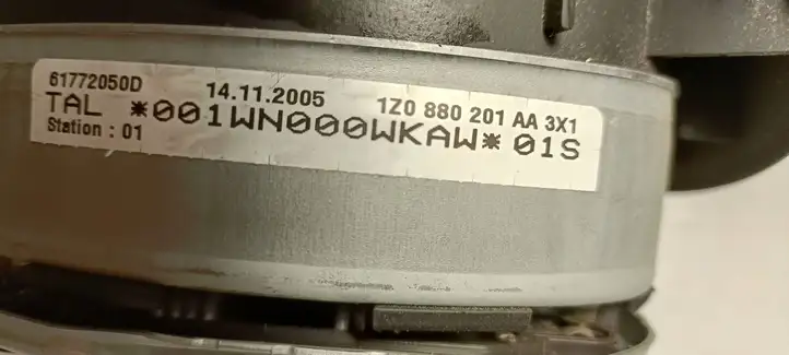 Skoda Octavia Mk2 (1Z) (2004 - 2013) 1Z0880201AA Подушка безопасности руля — фото 4