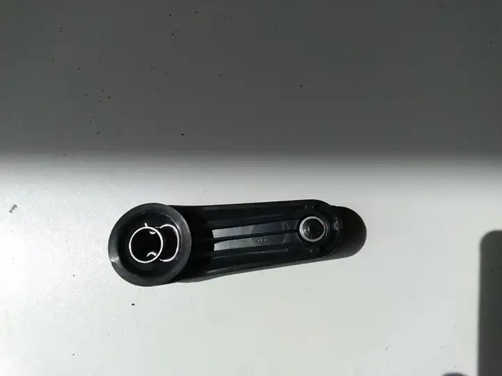 Mazda 2 (2007 - 2010) Ручка стеклоподъемника — фото 2