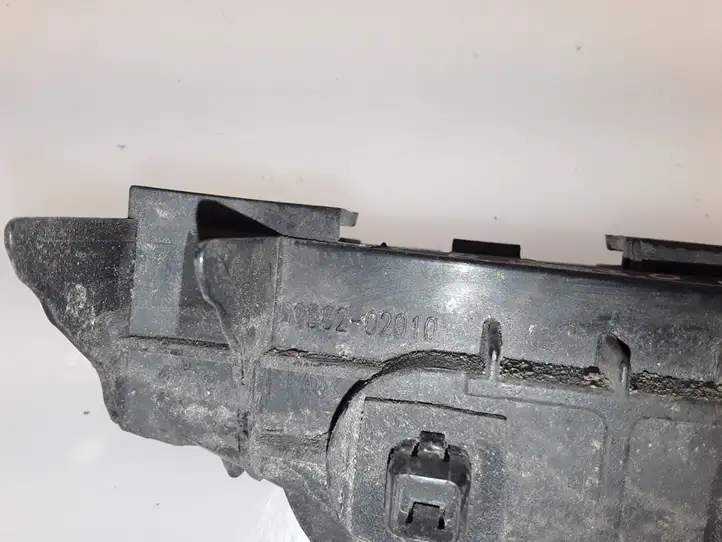 Toyota Corolla E120 E130 (2000 - 2004) 5256202010 Кронштейн заднего бампера — фото 4