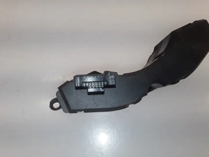 Ford Focus (1998 - 2004) 98AG19A945CG Кнопка обогрева стекла — фото 4