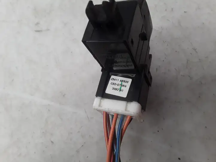 Nissan Primera (2001 - 2008) 25411AV600 Кнопка стеклоподъемников — фото 2