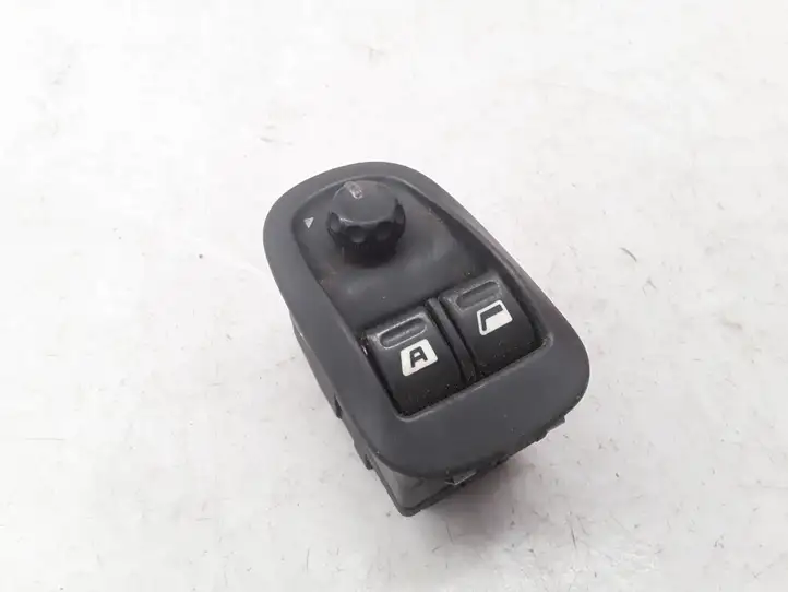 Peugeot 206 (1998 - 2012) Кнопка стеклоподъемников — фото 1