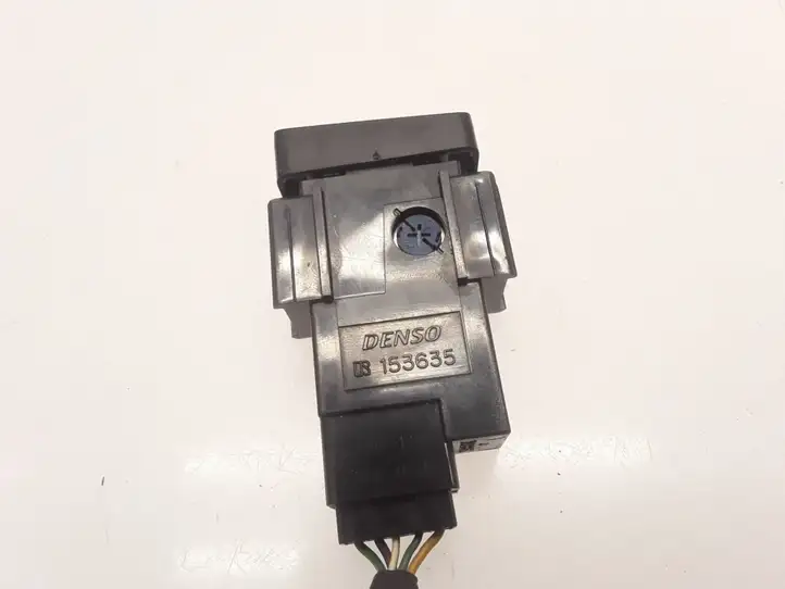 Toyota Corolla E120 E130 (2000 - 2004) 153635 Кнопка кондиционера — фото 3