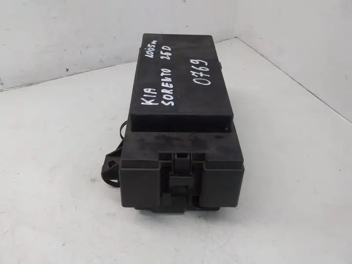 Kia Sorento (2002 - 2006)  911603E070 Блок предохранителей