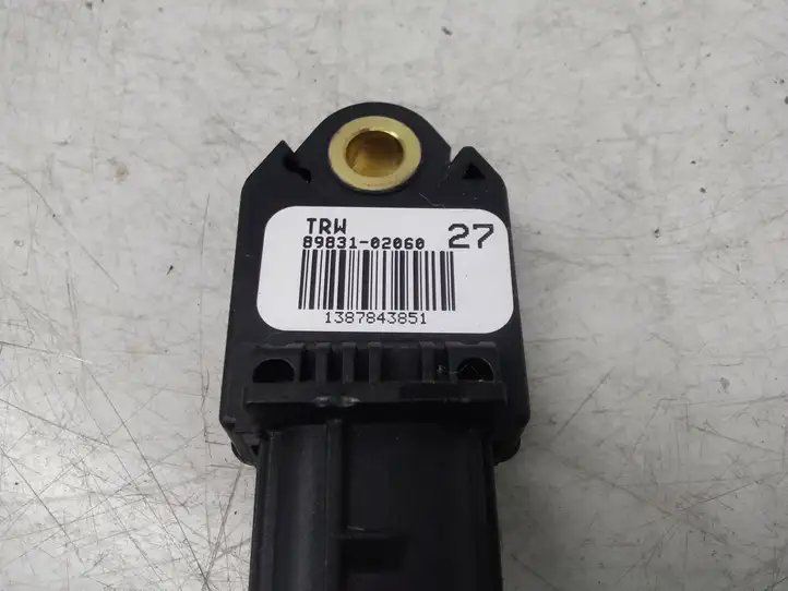 Toyota Auris 150 (2006 - 2012) 8983102060 Датчик удара SRS — фото 4