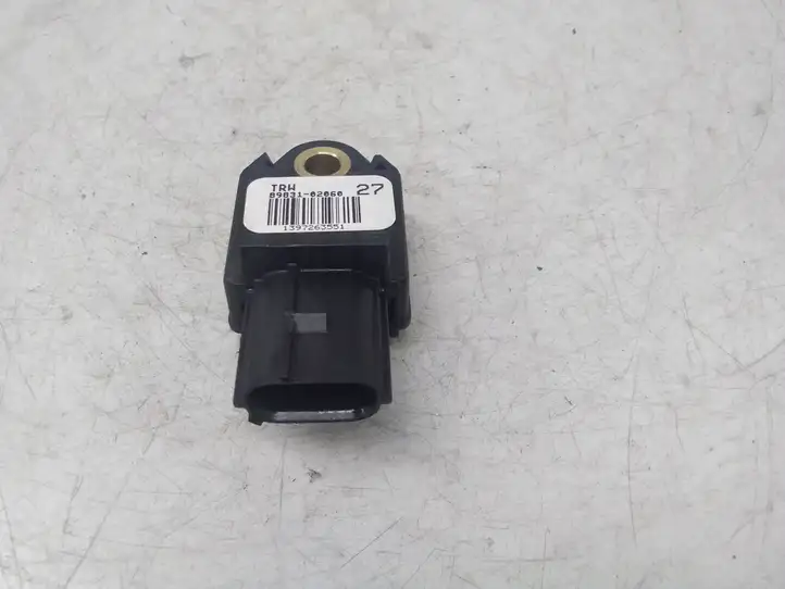 Toyota Auris 150 (2006 - 2012) 8983102060 Датчик удара SRS — фото 1