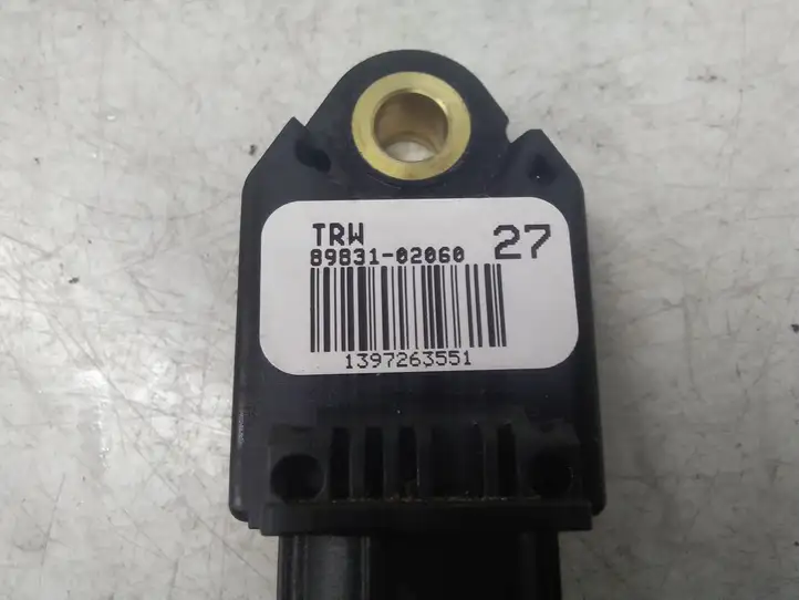 Toyota Auris 150 (2006 - 2012) 8983102060 Датчик удара SRS — фото 2