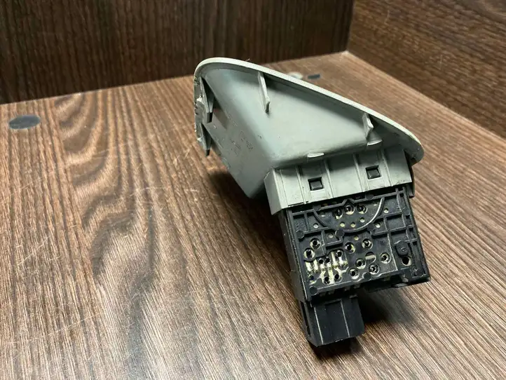 Renault Trafic II (X83) (2002 - 2014) 8200184608 Включатель регулировки высоты фонарей — фото 5