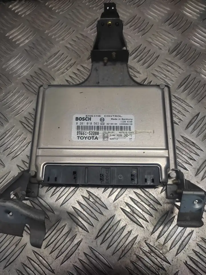 Toyota Yaris (1999 - 2003) 0281010563 Блок управления двигателем (ЭБУ) — фото 1