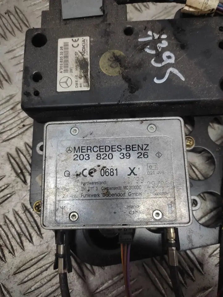 Mercedes-Benz CLK A208 (1997 - 2002) 2038203926 Усилитель антенны — фото 2
