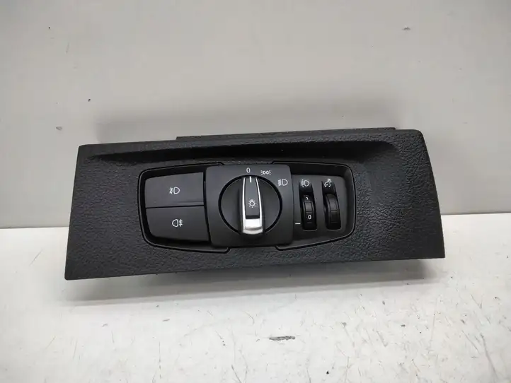 BMW 1 F20 F21 (2011 - 2019) 9265304 Включатель фонарей — фото 1