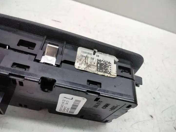 BMW 3 F30 F35 F31 (2012 - 2018) 7283832 Блок кнопок стеклоподъемников — фото 2