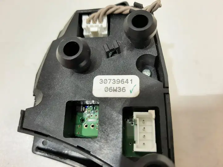 Volvo V70 (2007 - 2013) 30739641 Кнопки на рулевом колесе — фото 2