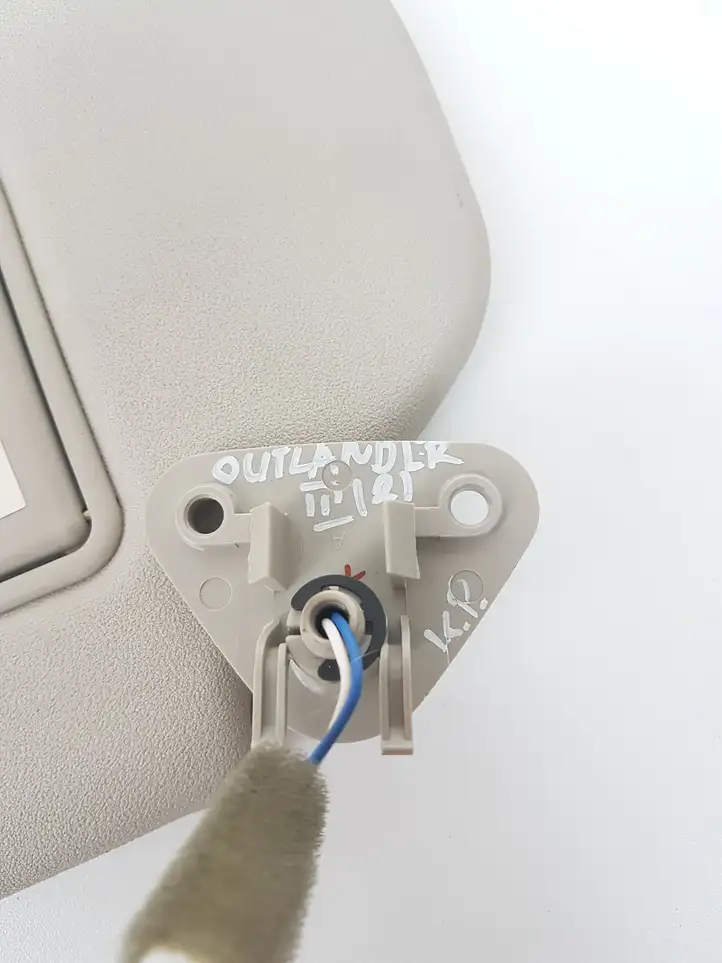 Mitsubishi Outlander (2012 - 2014) 7620B019 Солнцезащитный козырек — фото 8