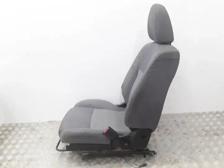 Nissan Almera N16 (2000 - 2010) Переднее сиденье пассажира — фото 4