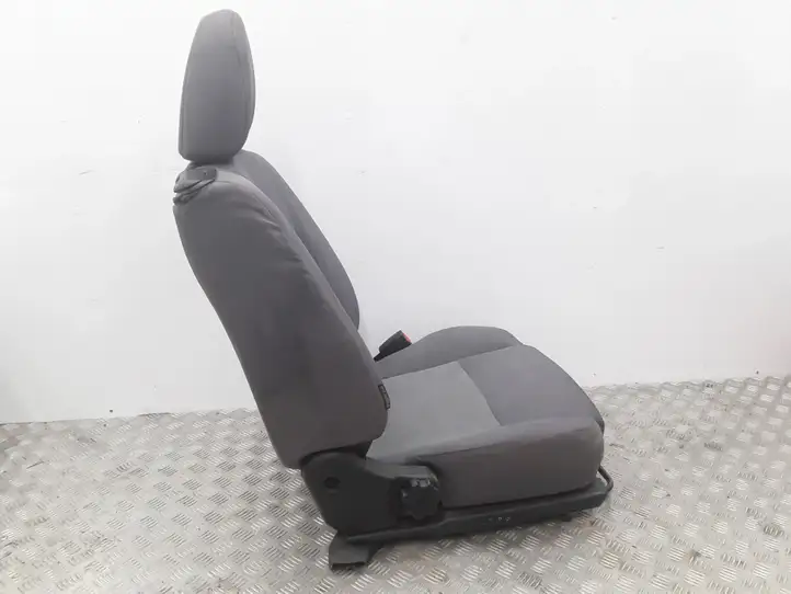 Nissan Almera N16 (2000 - 2010) Переднее сиденье пассажира — фото 6