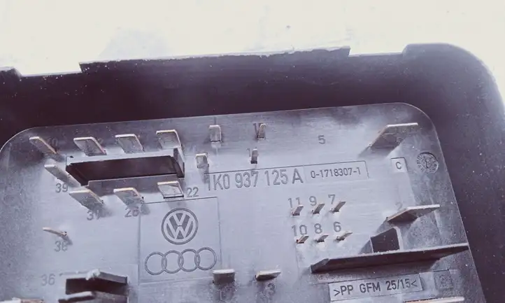 Audi A3/S3 8P (2004 - 2008) 1K0937125A Блок предохранителей — фото 4