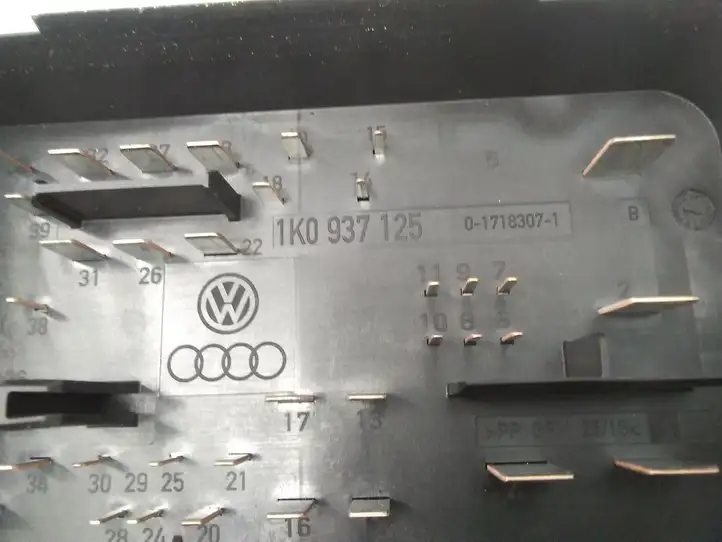 Audi A3/S3 8P (2004 - 2008) 1K0937125 Блок предохранителей — фото 5