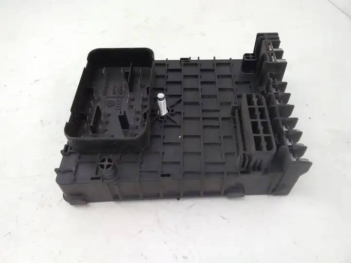 Volkswagen PASSAT B6 (2005 - 2010) 3C0937125 Блок предохранителей — фото 2