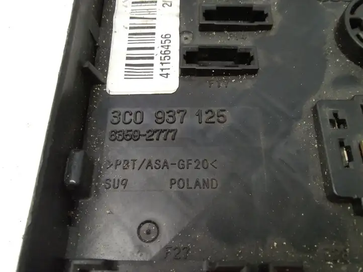 Volkswagen PASSAT B6 (2005 - 2010) 3C0937125 Блок предохранителей — фото 3