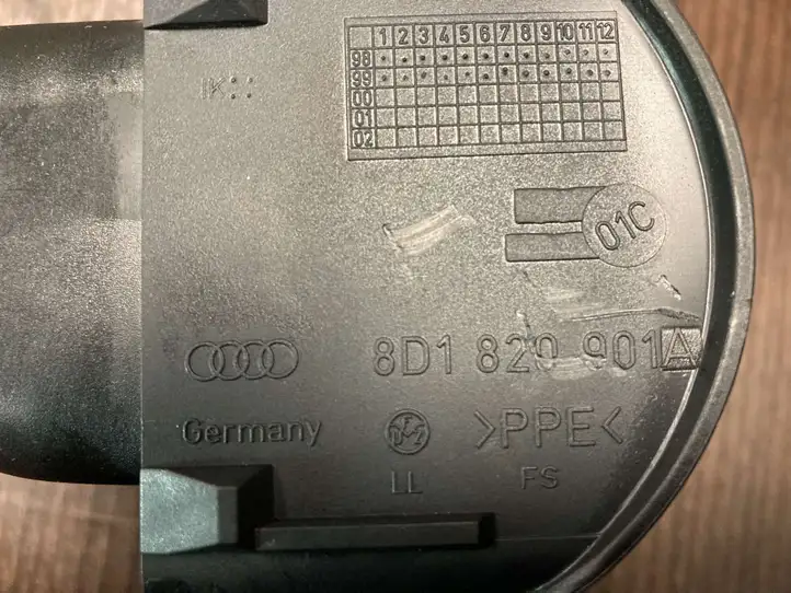 Audi A4 S4 B5 8D (1999 - 2001) 8D1820901 Боковой воздушный дефлектор — фото 4