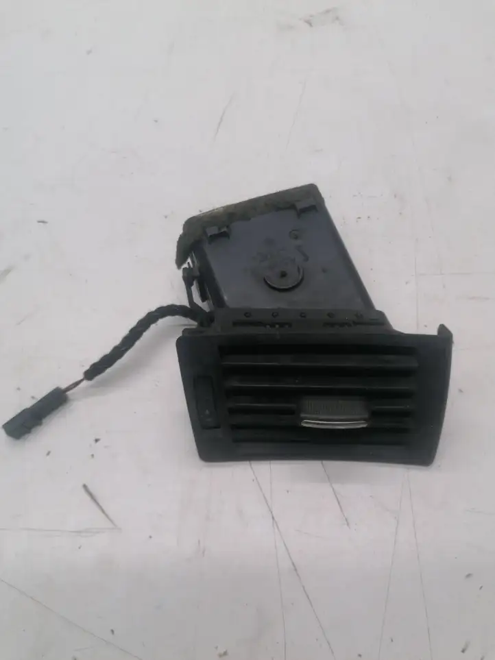 Audi A4 S4 B6 8E 8H (2000 - 2006) 8E0820902F Боковой воздушный дефлектор — фото 2