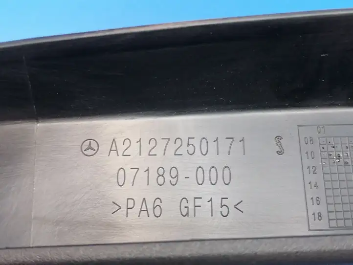 Mercedes-Benz E W212 (2009 - 2016) A2127250171 Накладка стекла передней двери — фото 2
