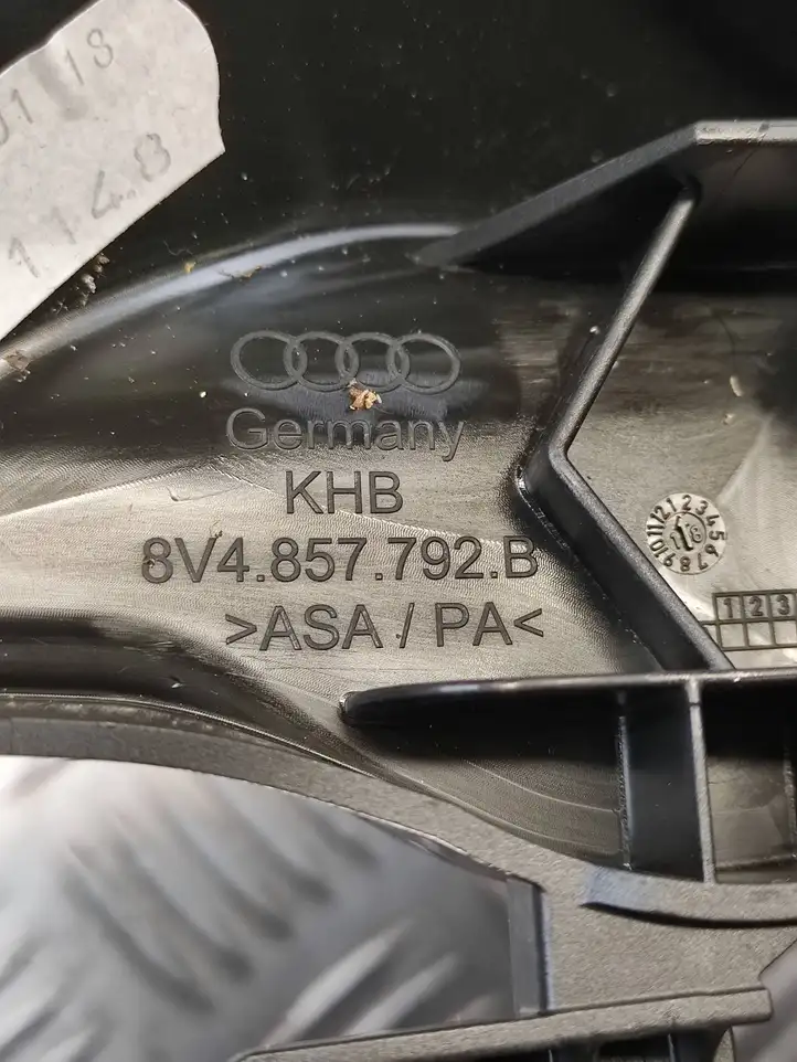 Audi A3/S3 8V (2016 - 2020) 8V4857792B Накладка ремня безопасности — фото 5
