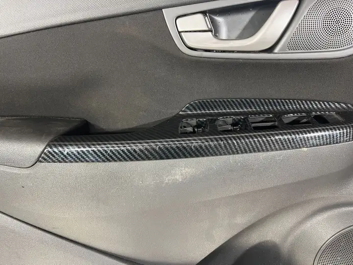 Hyundai Kona I (2017 - 2022) Обшивка передней двери — фото 3