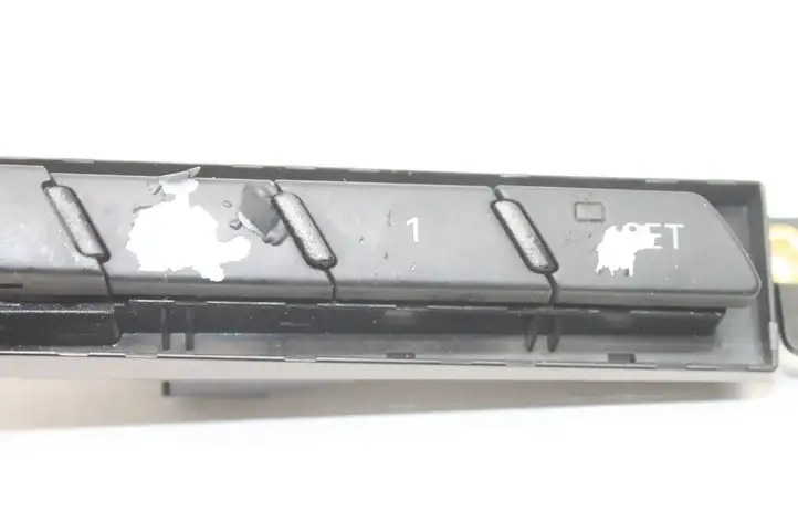 Audi Q7 4L (2005 - 2009) 4F2959769A Кнопка фаркопа в багажнике — фото 5