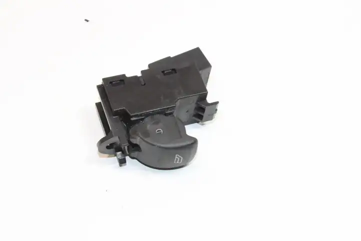 Land Rover Discovery 4 - LR4 (2009 - 2013) AH2214717AB Кнопка фаркопа в багажнике — фото 2