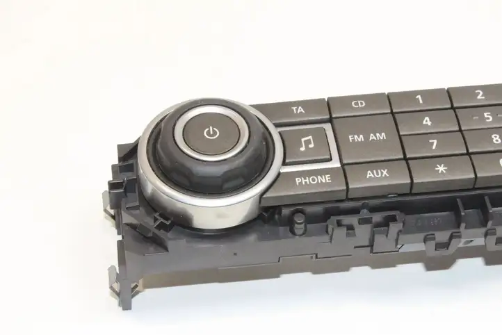 Land Rover Discovery 4 - LR4 (2009 - 2013) AH2218C858AE Кнопка фаркопа в багажнике — фото 2