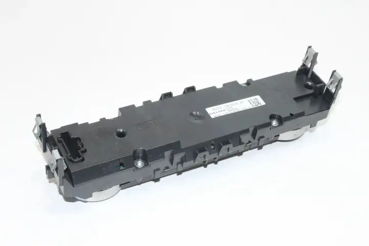 Land Rover Discovery 4 - LR4 (2009 - 2013) AH2218C858AE Кнопка фаркопа в багажнике — фото 4
