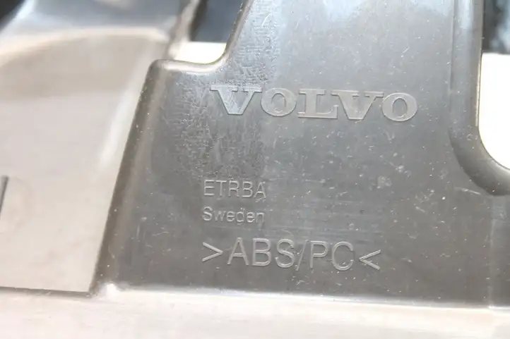 Volvo V70 (2007 - 2013) Отделка порога багажника — фото 6