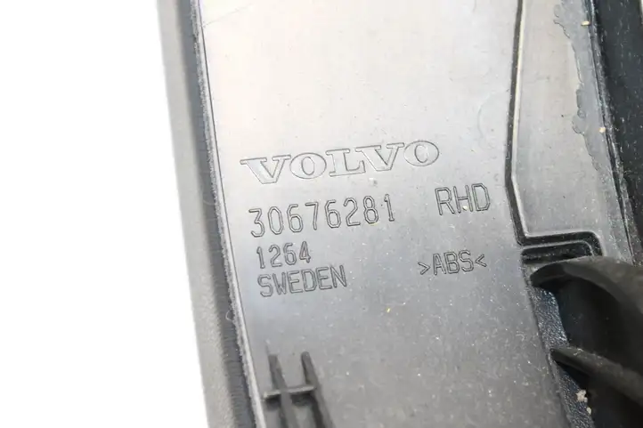 Volvo V70 (2007 - 2013) 30676281 Вещевой ящик — фото 9