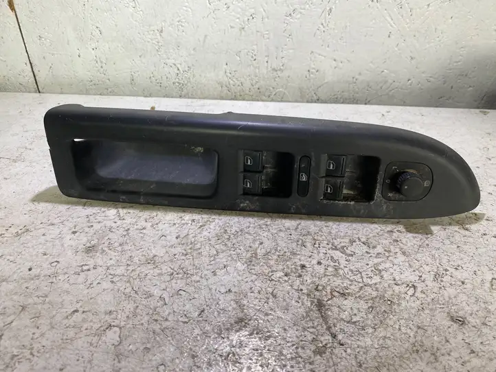 Volkswagen Golf Plus (2004 - 2008) 5M2867372B Кнопка стеклоподъемников — фото 1