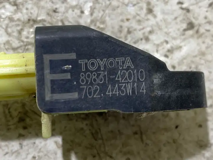 Toyota Yaris (2005 - 2009) 8983142010 Датчик удара SRS — фото 2