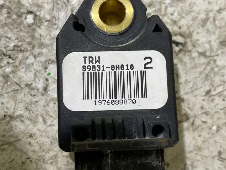Toyota Yaris (2005 - 2009) 89831-0H010 Датчик удара SRS — фото 2
