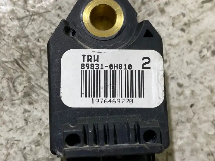 Toyota Yaris (2005 - 2009) 898310H010 Датчик удара SRS — фото 2