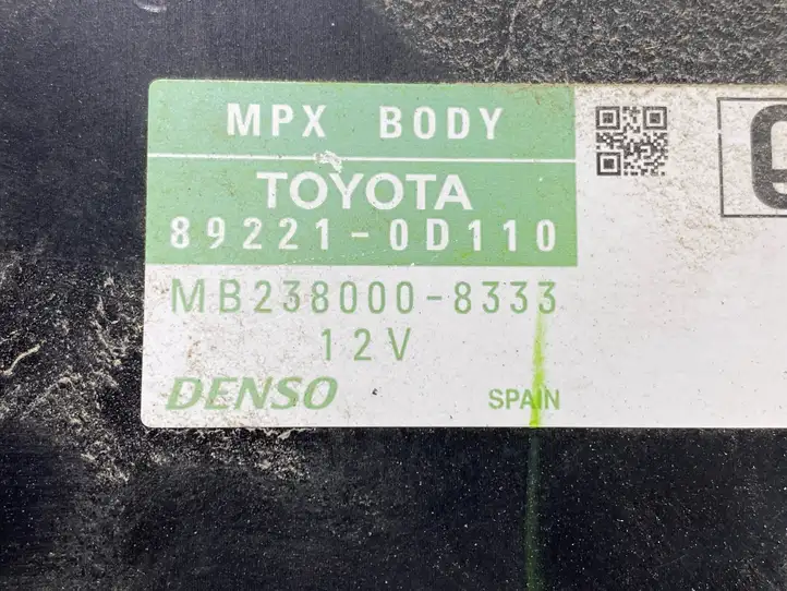Toyota Yaris (2012 - 2014) 892210D110 Модуль управления кузовом (BCM) — фото 2