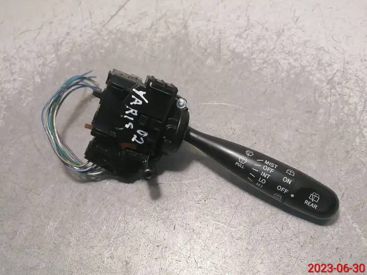 Toyota Yaris (1999 - 2003) 173647 Переключатель стеклоочистителей — фото 1