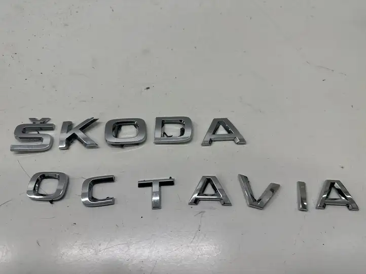 Skoda Octavia Mk4 (2019 - ) Эмблема производителя — фото 1