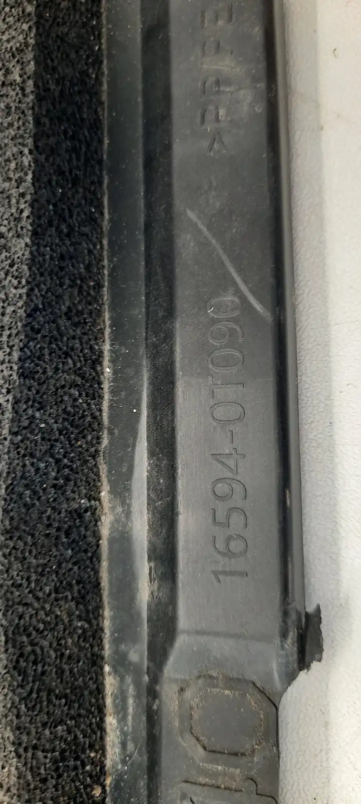 Toyota Auris E180 (2012 - 2018) 165940T090 Дефлектор воздуха — фото 3