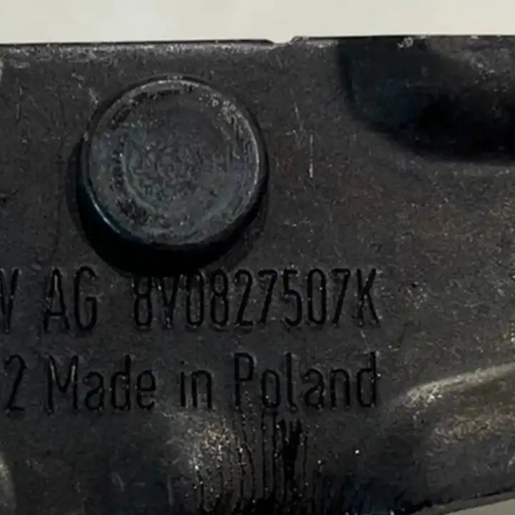 Audi A3/S3 8V (2012 - 2016) 8V0827507K Петля замка багажной двери — фото 3
