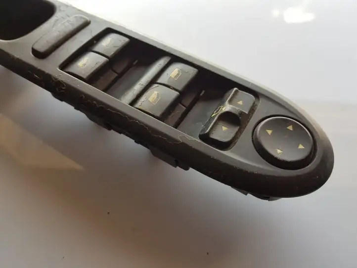 Peugeot 407 (2004 - 2011) 96468704XT Кнопка стеклоподъемников — фото 3