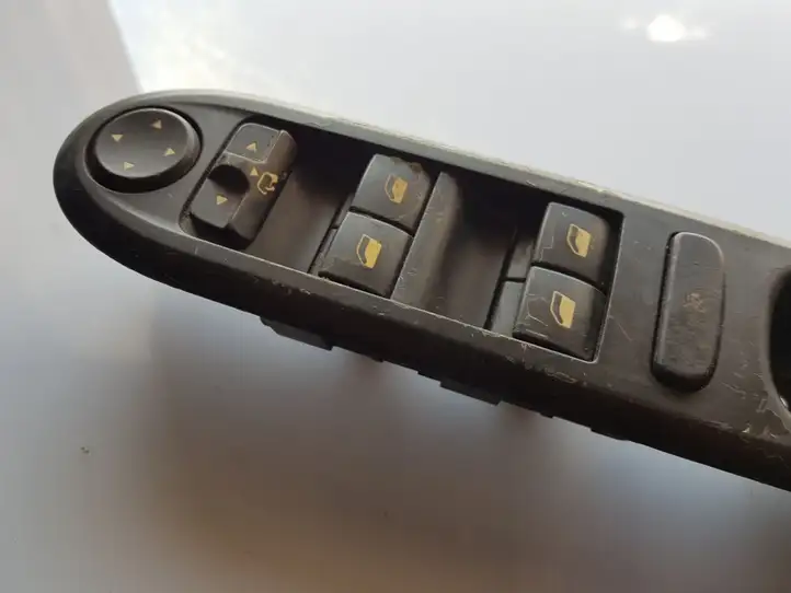 Peugeot 407 (2004 - 2011) 96468704XT Кнопка стеклоподъемников — фото 4