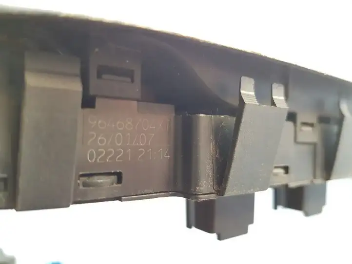Peugeot 407 (2004 - 2011) 96468704XT Кнопка стеклоподъемников — фото 9